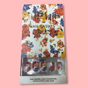 NIB Red Aspen Short Square Nail Dashes in From Danielle's Studio (Floral White)